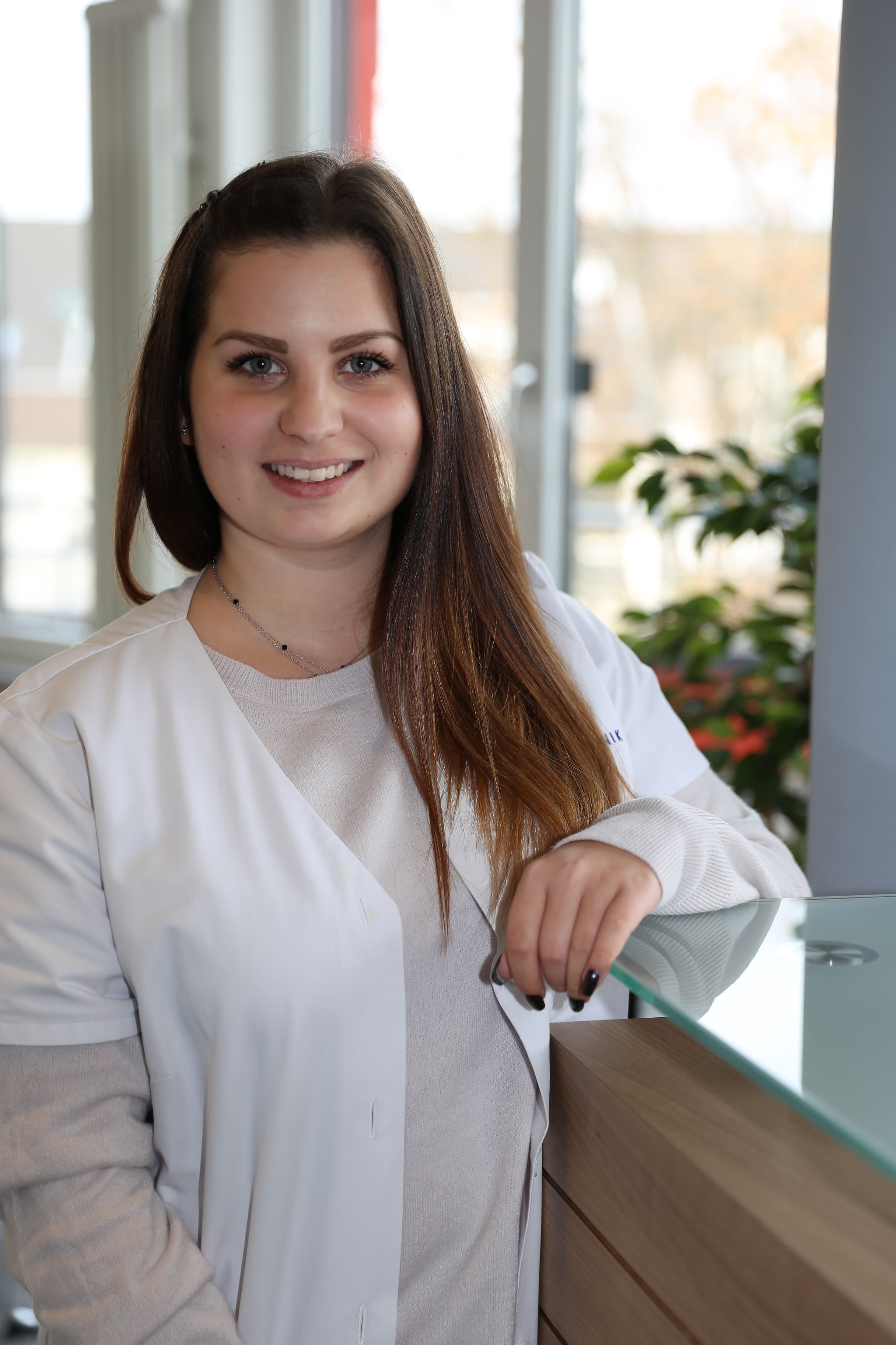 Theodora Holeva Verena Werner - Mitarbeiterin der Praxisklinik Bornheim bei Köln-Bonn