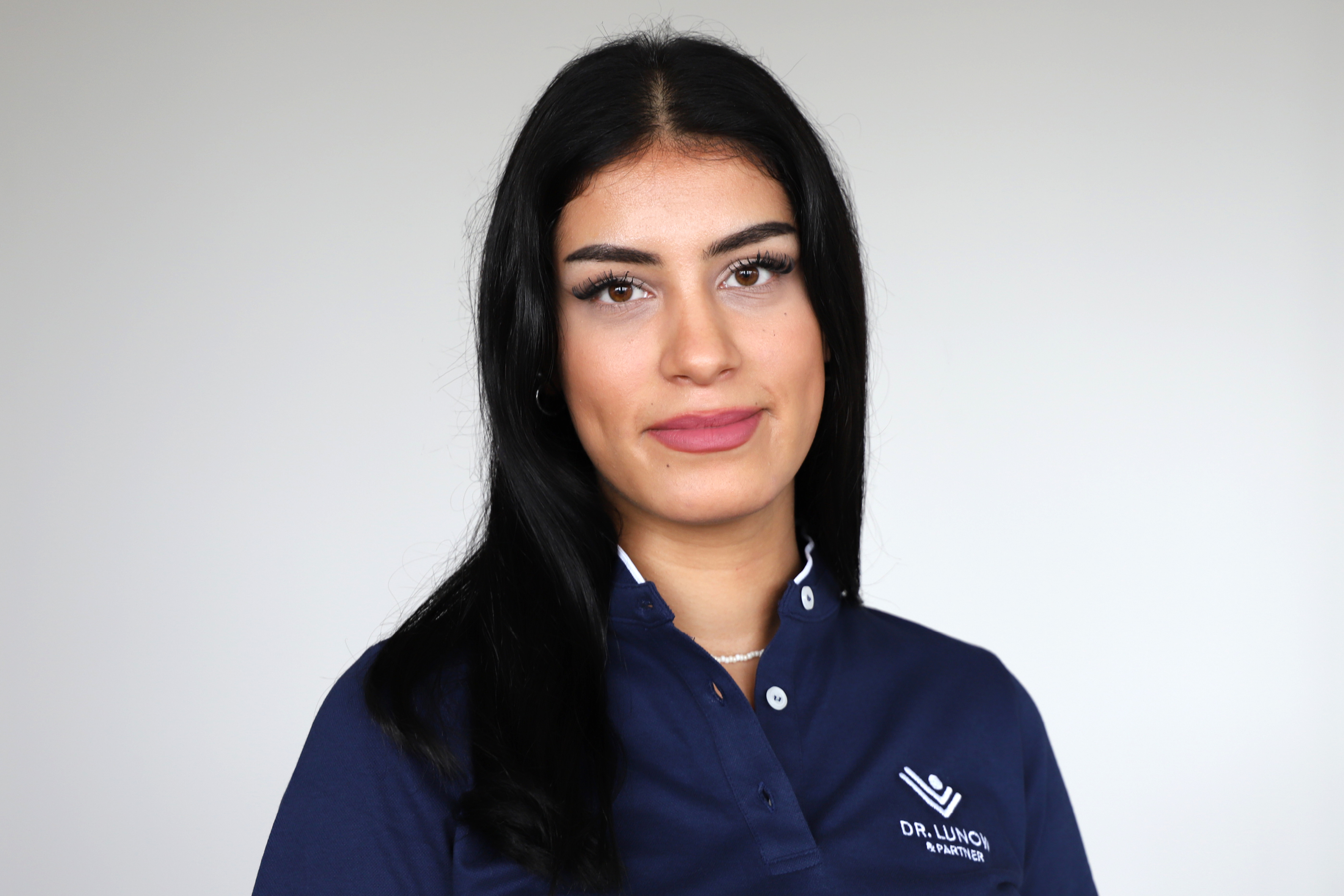 Zahra Ghiasi - Mitarbeiterin der Praxisklinik Bornheim bei Köln-Bonn