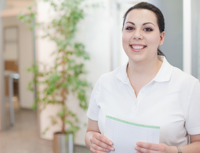 Matina Kalogeraki, Mitarbeiterin der Praxisklinik Bornheim zwischen Köln-Bonn